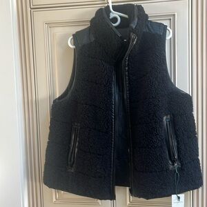 TUCKERNUCK REVERSIBLE BECKHAM SHEARING & LEATHER VEST - BLACK - XL - NEW